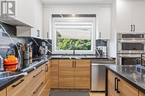 1302 Dunbar Road, Burlington (Mountainside), ON - Indoor Photo Showing Kitchen With Double Sink