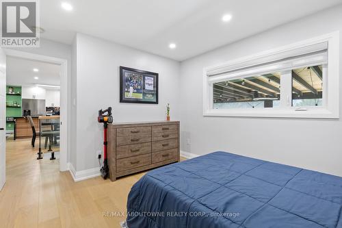 1302 Dunbar Road, Burlington (Mountainside), ON - Indoor Photo Showing Bedroom