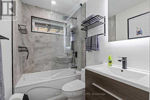 1302 Dunbar Road, Burlington (Mountainside), ON - Indoor Photo Showing Bathroom