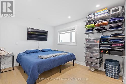 1302 Dunbar Road, Burlington (Mountainside), ON - Indoor Photo Showing Bedroom