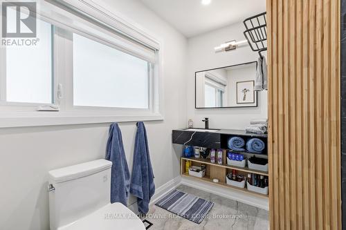 1302 Dunbar Road, Burlington (Mountainside), ON - Indoor Photo Showing Bathroom