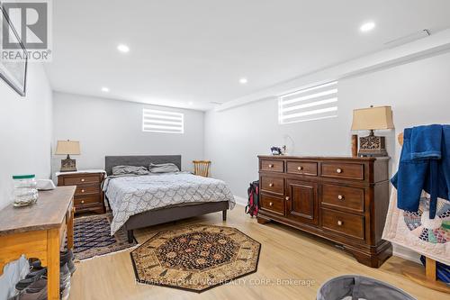 1302 Dunbar Road, Burlington (Mountainside), ON - Indoor Photo Showing Bedroom