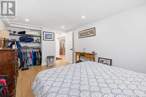 1302 Dunbar Road, Burlington (Mountainside), ON - Indoor Photo Showing Bedroom