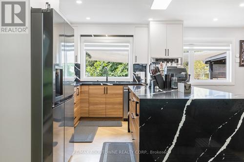 1302 Dunbar Road, Burlington (Mountainside), ON - Indoor Photo Showing Kitchen With Double Sink