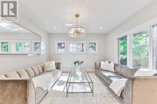 1312 Duncan Road, Oakville (Eastlake), ON - Indoor Photo Showing Living Room