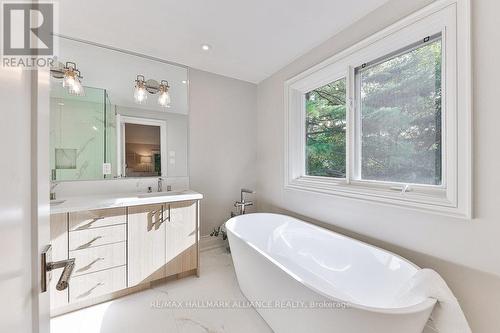 1312 Duncan Road, Oakville (Eastlake), ON - Indoor Photo Showing Bathroom