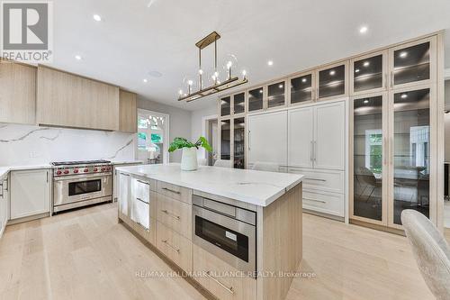 1312 Duncan Road, Oakville (Eastlake), ON - Indoor Photo Showing Kitchen With Upgraded Kitchen