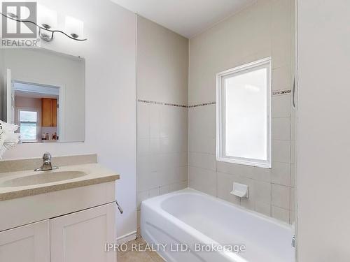 4 Mcmurchy Avenue S, Brampton (Downtown Brampton), ON - Indoor Photo Showing Bathroom