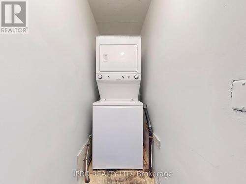 4 Mcmurchy Avenue S, Brampton (Downtown Brampton), ON - Indoor Photo Showing Laundry Room