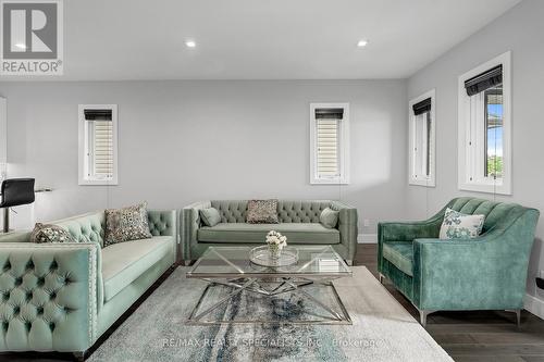 248 Summer Street, Windsor, ON - Indoor Photo Showing Living Room