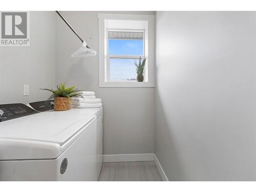 2529 Valley Place, Blind Bay, BC - Indoor Photo Showing Laundry Room