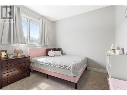 2529 Valley Place, Blind Bay, BC - Indoor Photo Showing Bedroom