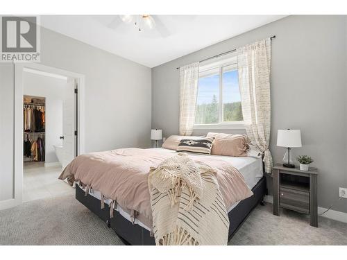 2529 Valley Place, Blind Bay, BC - Indoor Photo Showing Bedroom