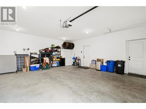 2529 Valley Place, Blind Bay, BC - Indoor Photo Showing Garage