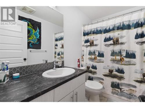 2529 Valley Place, Blind Bay, BC - Indoor Photo Showing Bathroom