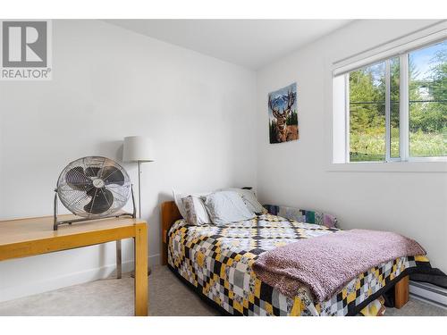 2529 Valley Place, Blind Bay, BC - Indoor Photo Showing Bedroom