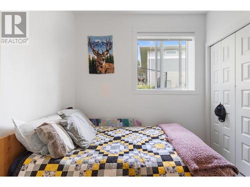 2529 Valley Place, Blind Bay, BC - Indoor Photo Showing Bedroom