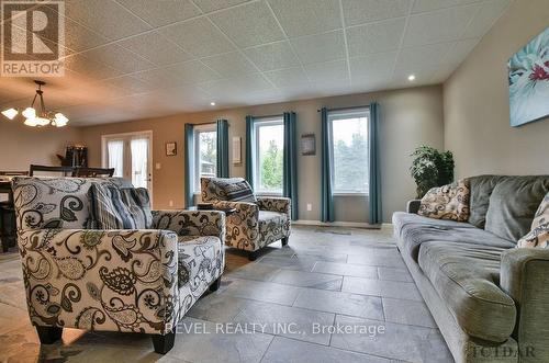 1570 Gold Mine Rd, Timmins, ON - Indoor Photo Showing Living Room