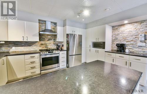 1570 Gold Mine Rd, Timmins, ON - Indoor Photo Showing Kitchen With Upgraded Kitchen