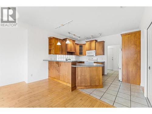 2567 Rhinestone Road, West Kelowna, BC - Indoor Photo Showing Kitchen