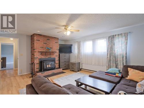 895 Theodora Road, Kelowna, BC - Indoor Photo Showing Living Room With Fireplace