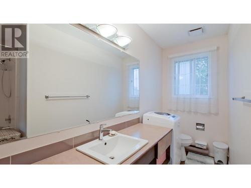 895 Theodora Road, Kelowna, BC - Indoor Photo Showing Bathroom