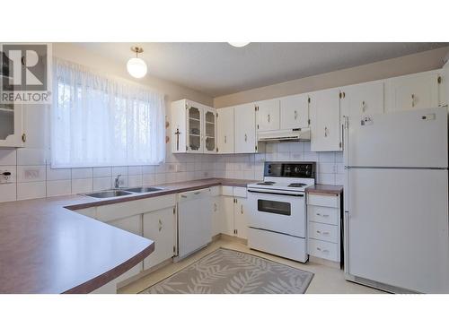 895 Theodora Road, Kelowna, BC - Indoor Photo Showing Kitchen With Double Sink