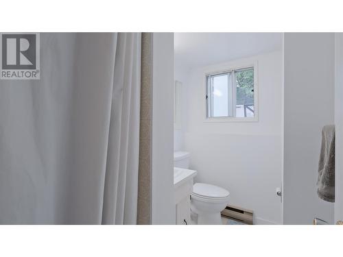 895 Theodora Road, Kelowna, BC - Indoor Photo Showing Bathroom