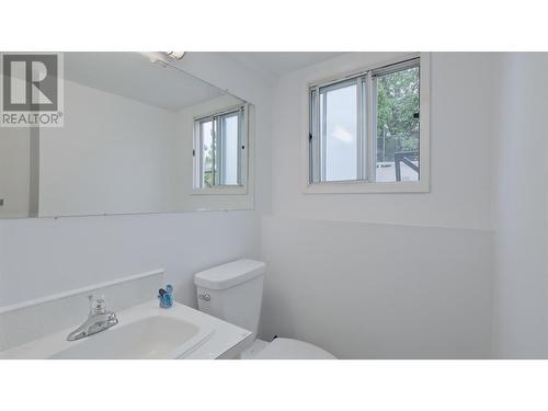 895 Theodora Road, Kelowna, BC - Indoor Photo Showing Bathroom