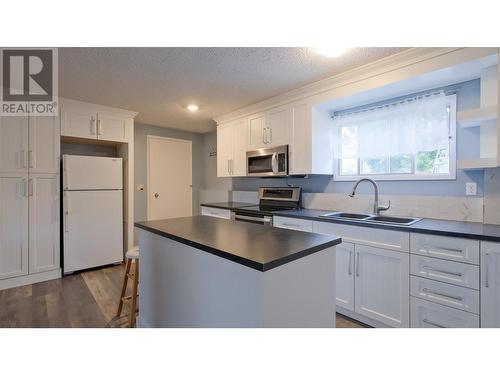 895 Theodora Road, Kelowna, BC - Indoor Photo Showing Kitchen With Double Sink