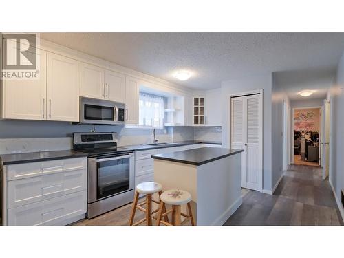 895 Theodora Road, Kelowna, BC - Indoor Photo Showing Kitchen