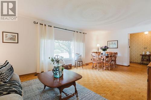 8 Elm Avenue, Hamilton Township (Baltimore), ON - Indoor Photo Showing Living Room