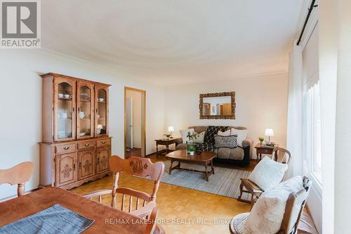 8 Elm Avenue, Hamilton Township (Baltimore), ON - Indoor Photo Showing Living Room