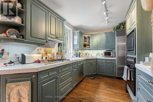 108 Esgore Drive, Toronto (Bedford Park-Nortown), ON - Indoor Photo Showing Kitchen With Upgraded Kitchen