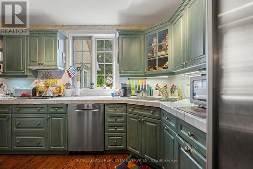 108 Esgore Drive, Toronto (Bedford Park-Nortown), ON - Indoor Photo Showing Kitchen With Upgraded Kitchen