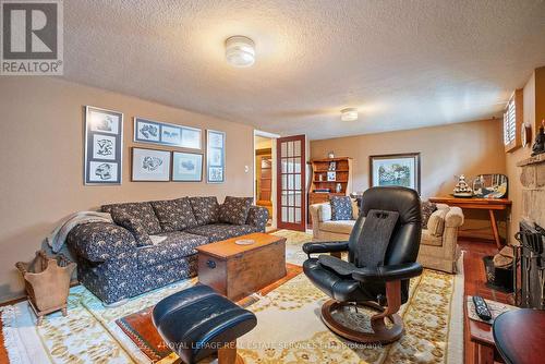 108 Esgore Drive, Toronto (Bedford Park-Nortown), ON - Indoor Photo Showing Living Room