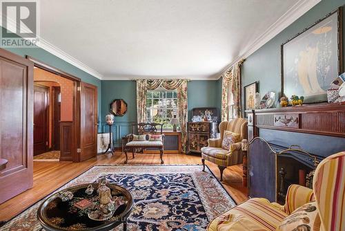 108 Esgore Drive, Toronto (Bedford Park-Nortown), ON - Indoor Photo Showing Living Room