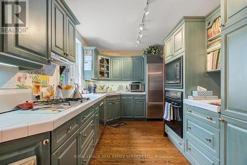 108 Esgore Drive, Toronto (Bedford Park-Nortown), ON - Indoor Photo Showing Kitchen With Upgraded Kitchen