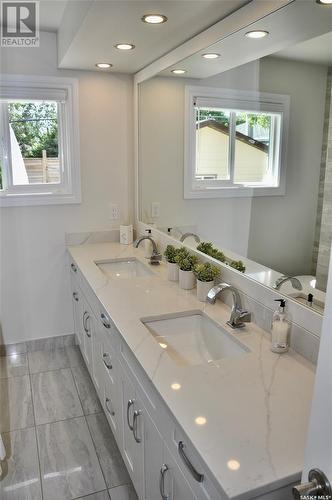 310 Willow Street E, Saskatoon, SK - Indoor Photo Showing Bathroom