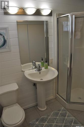 310 Willow Street E, Saskatoon, SK - Indoor Photo Showing Bathroom