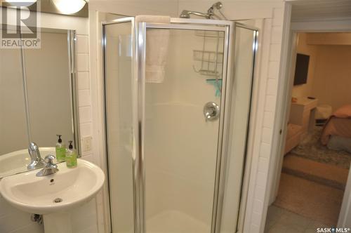 310 Willow Street E, Saskatoon, SK - Indoor Photo Showing Bathroom