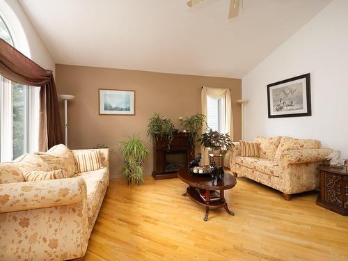 Living room - 42 Rue De L'Arche, Notre-Dame-De-L'Île-Perrot, QC - Indoor Photo Showing Living Room