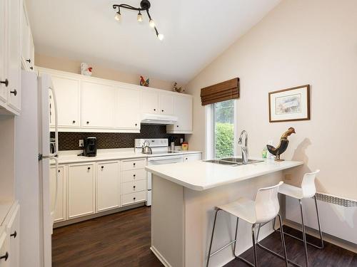 Kitchen - 42 Rue De L'Arche, Notre-Dame-De-L'Île-Perrot, QC - Indoor Photo Showing Kitchen With Double Sink