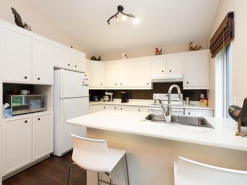 Kitchen - 42 Rue De L'Arche, Notre-Dame-De-L'Île-Perrot, QC - Indoor Photo Showing Kitchen With Double Sink