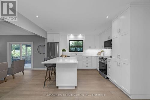 23 Millwood Road, Erin, ON - Indoor Photo Showing Kitchen With Upgraded Kitchen