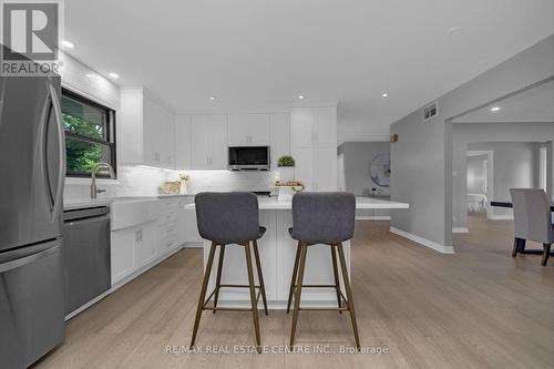 23 Millwood Road, Erin, ON - Indoor Photo Showing Kitchen With Upgraded Kitchen