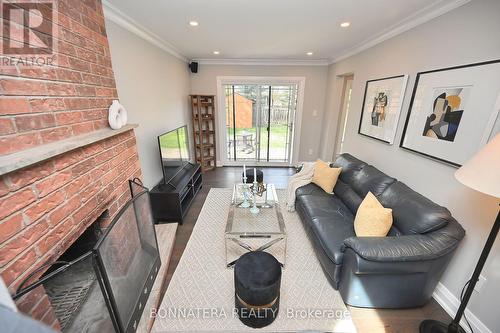 1626 Greenbriar Drive, Oakville, ON - Indoor Photo Showing Living Room