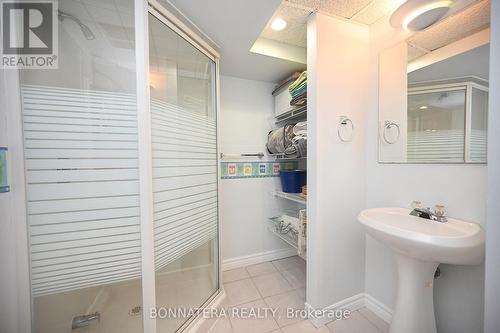 1626 Greenbriar Drive, Oakville, ON - Indoor Photo Showing Bathroom