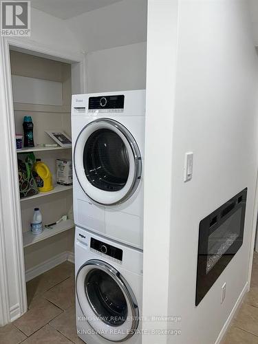 1069 Ella Avenue, Mississauga, ON - Indoor Photo Showing Laundry Room