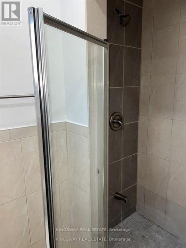 1069 Ella Avenue, Mississauga, ON - Indoor Photo Showing Bathroom